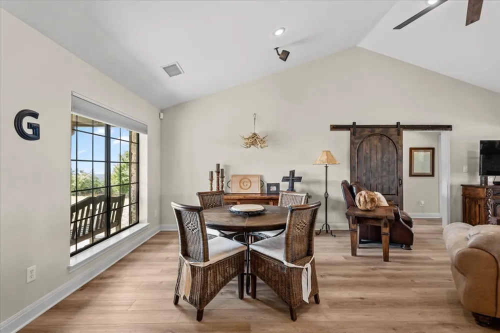 6594 W Hwy 290 Dripping Springs, TX 78620