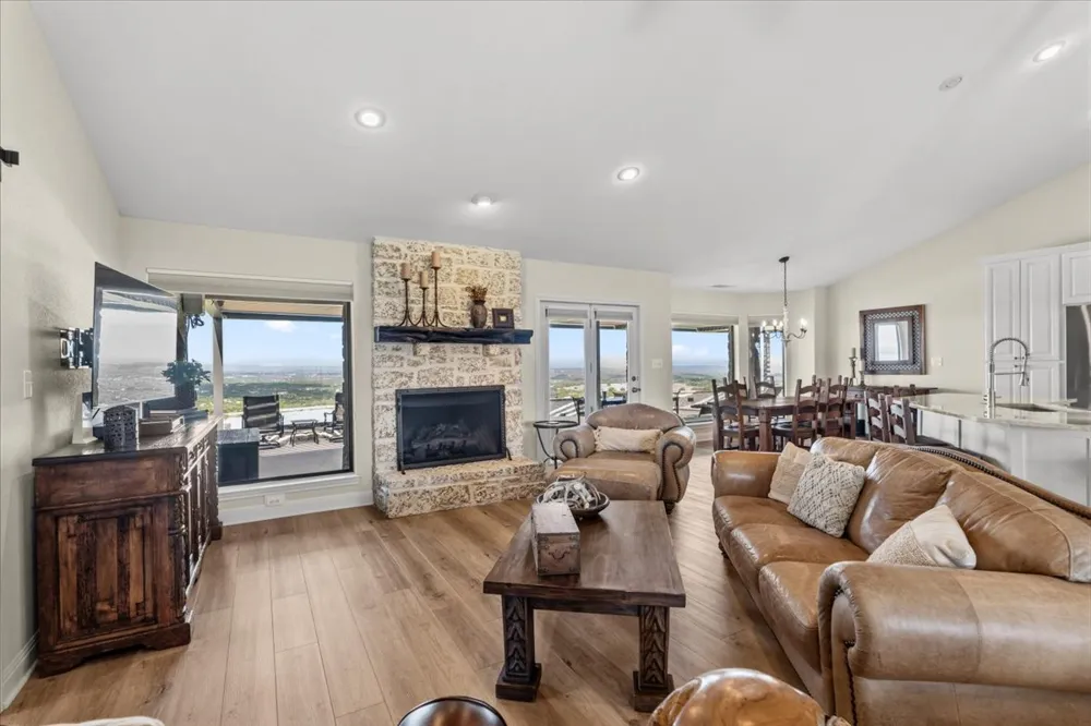 6594 W Hwy 290 Dripping Springs, TX 78620