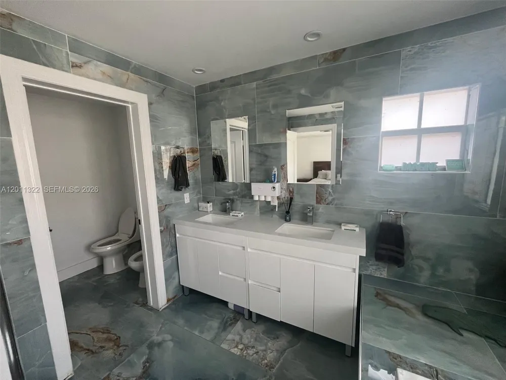 3915 NE 168th St #3915 North Miami Beach, FL 33160