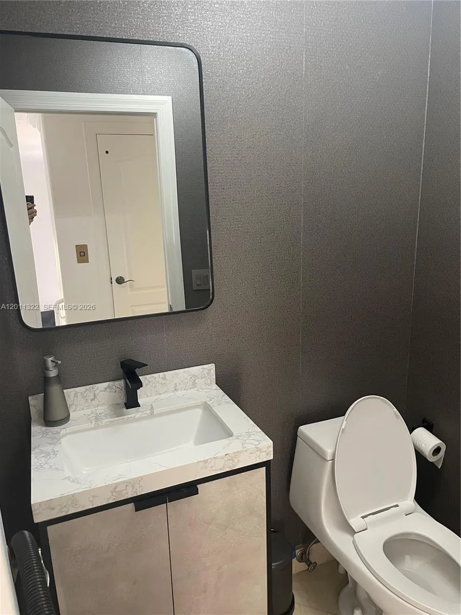 3915 NE 168th St #3915 North Miami Beach, FL 33160