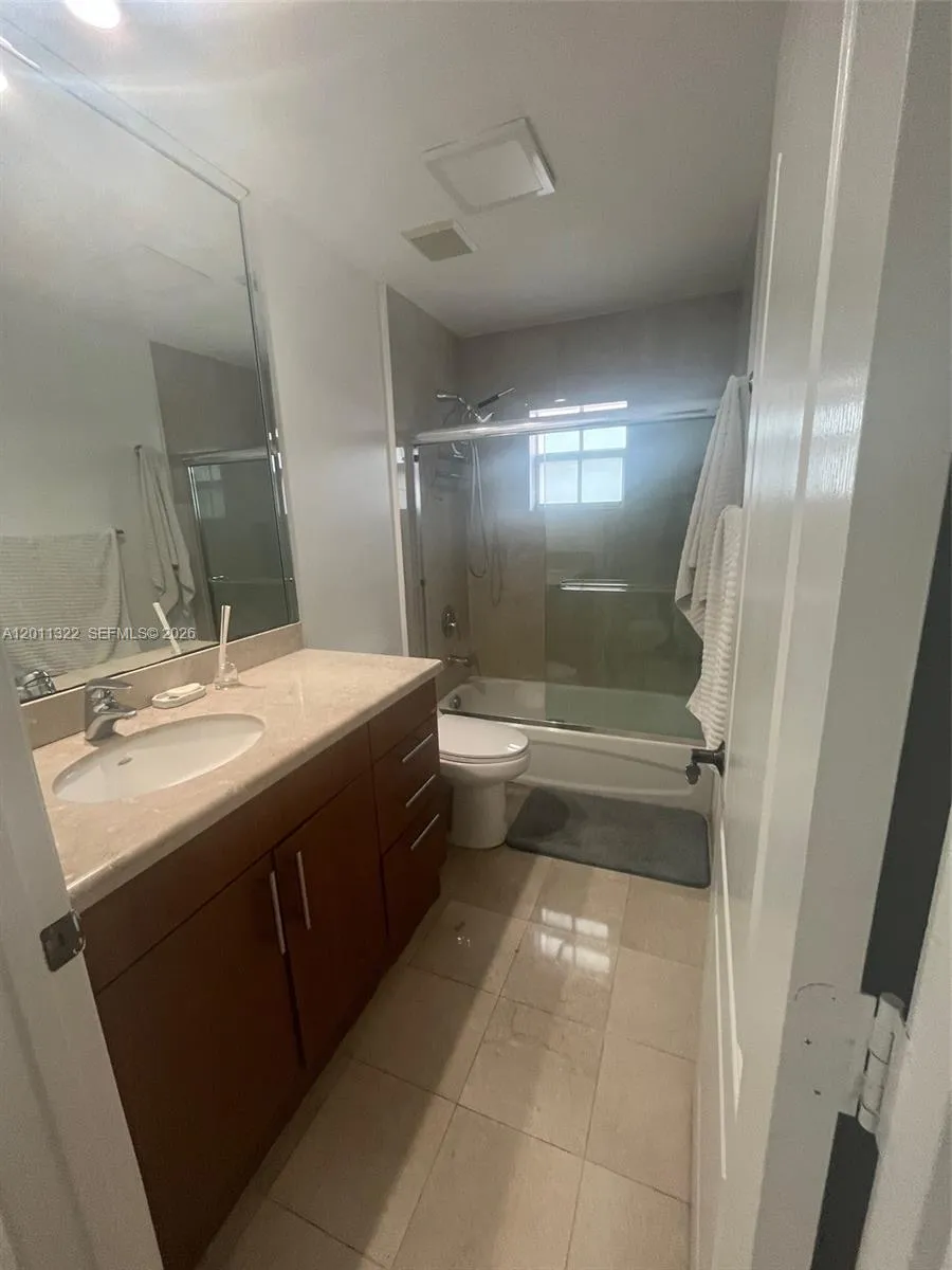 3915 NE 168th St #3915 North Miami Beach, FL 33160