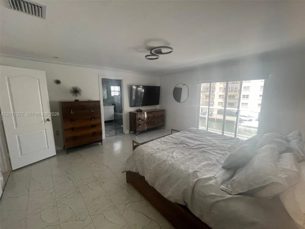 3915 NE 168th St #3915 North Miami Beach, FL 33160