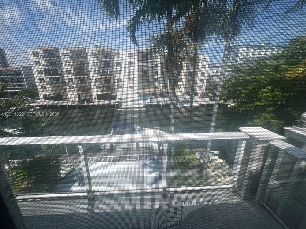 3915 NE 168th St #3915 North Miami Beach, FL 33160