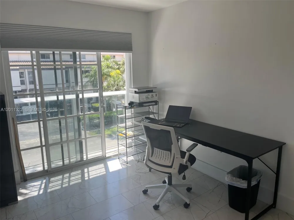 3915 NE 168th St #3915 North Miami Beach, FL 33160