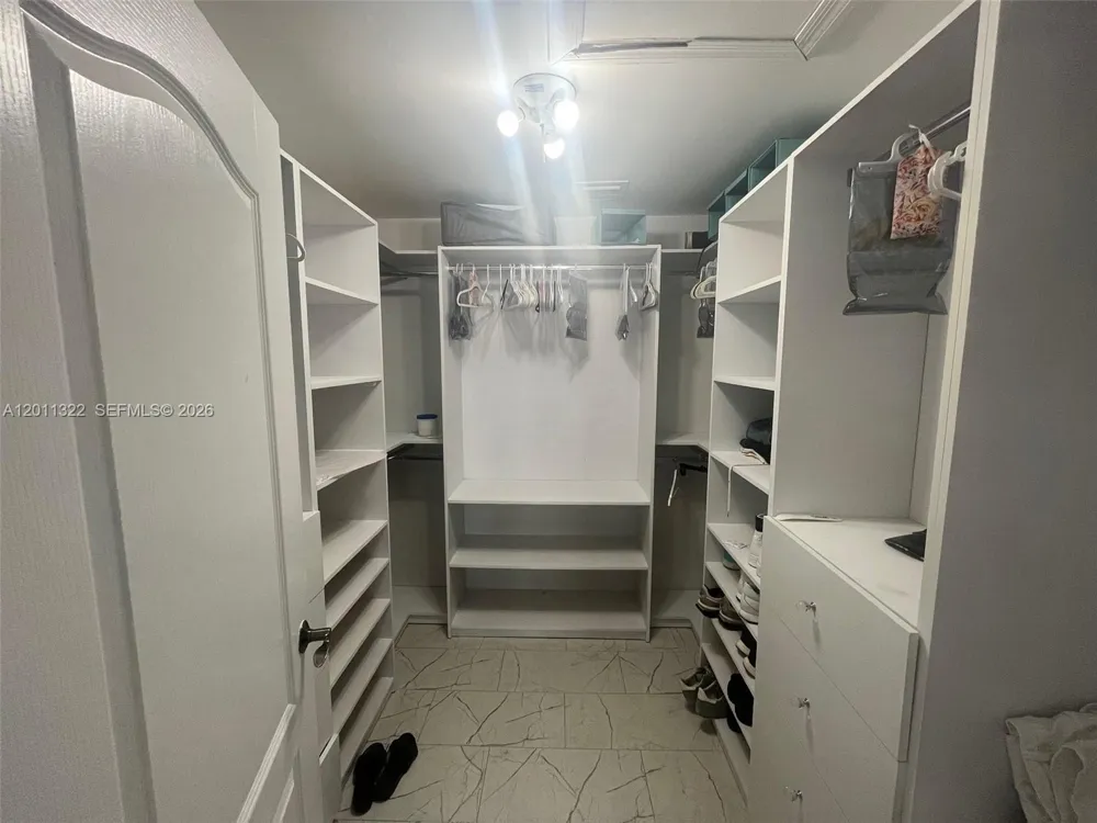 3915 NE 168th St #3915 North Miami Beach, FL 33160