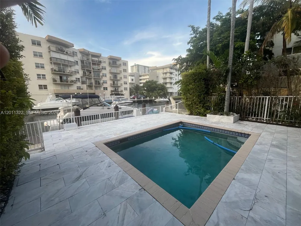 3915 NE 168th St #3915 North Miami Beach, FL 33160
