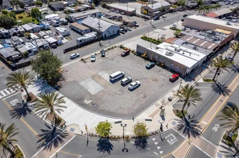745 S Santa Fe Ave.