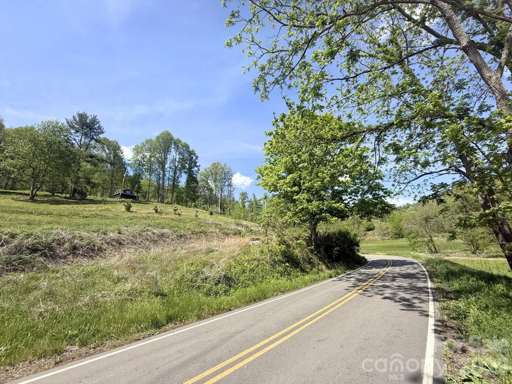 2681 Harrell Hill Road Bakersville, NC 28705
