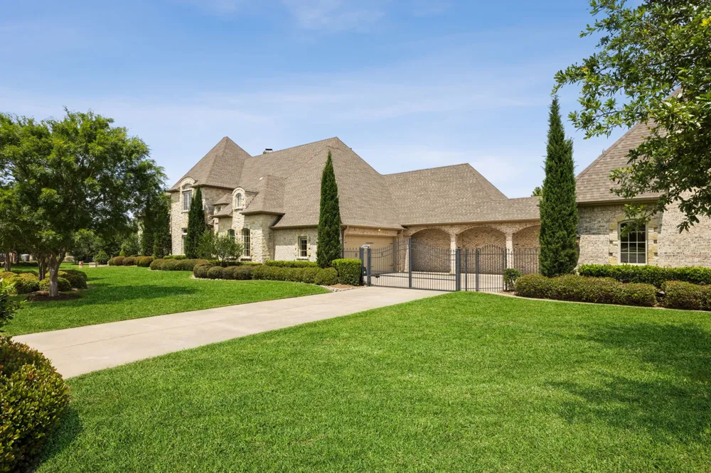1701 Live Oak Lane Southlake, TX 76092