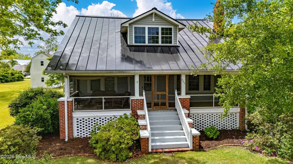 205 High Street Oriental, NC 28571