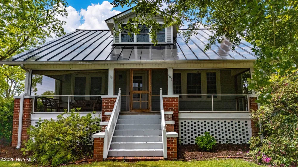 205 High Street Oriental, NC 28571