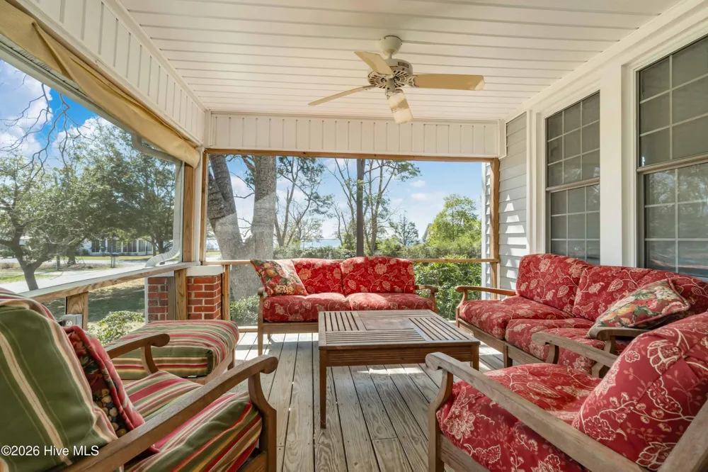 205 High Street Oriental, NC 28571