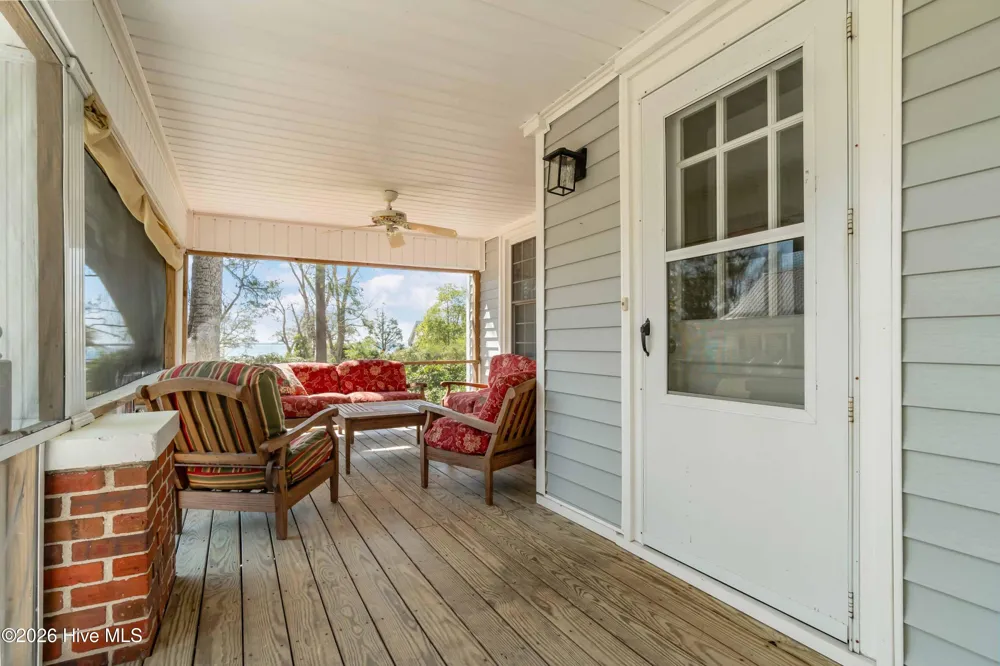 205 High Street Oriental, NC 28571