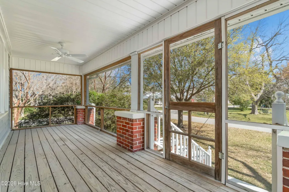 205 High Street Oriental, NC 28571