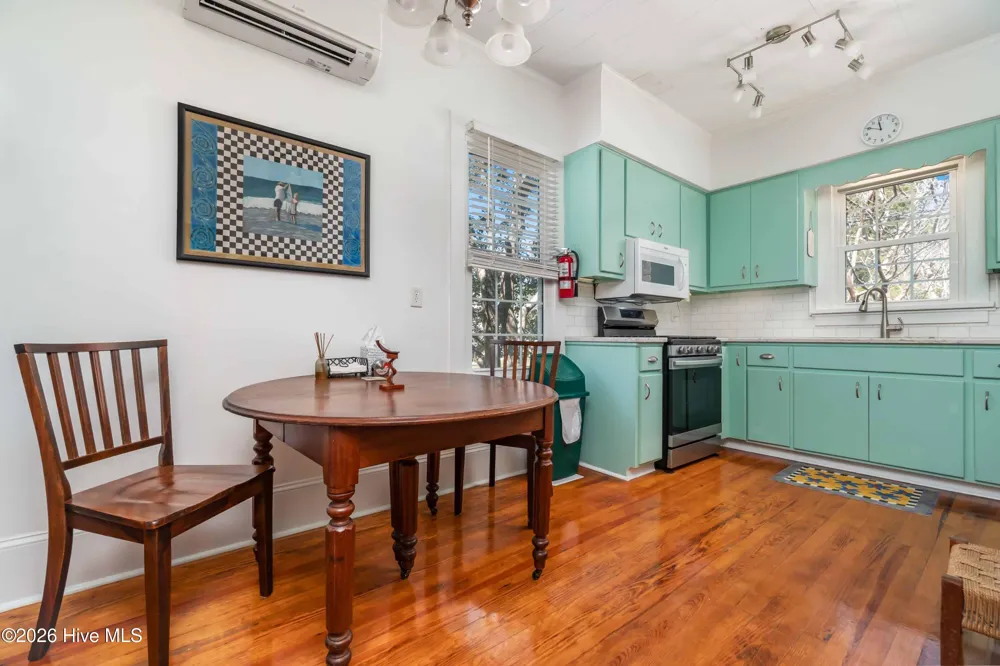 205 High Street Oriental, NC 28571