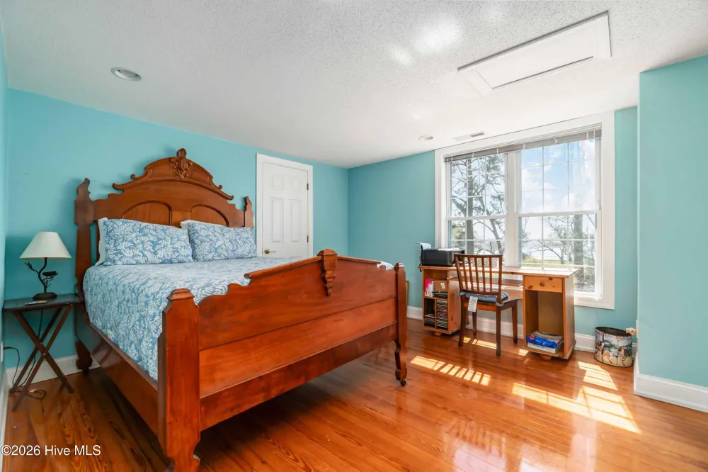 205 High Street Oriental, NC 28571