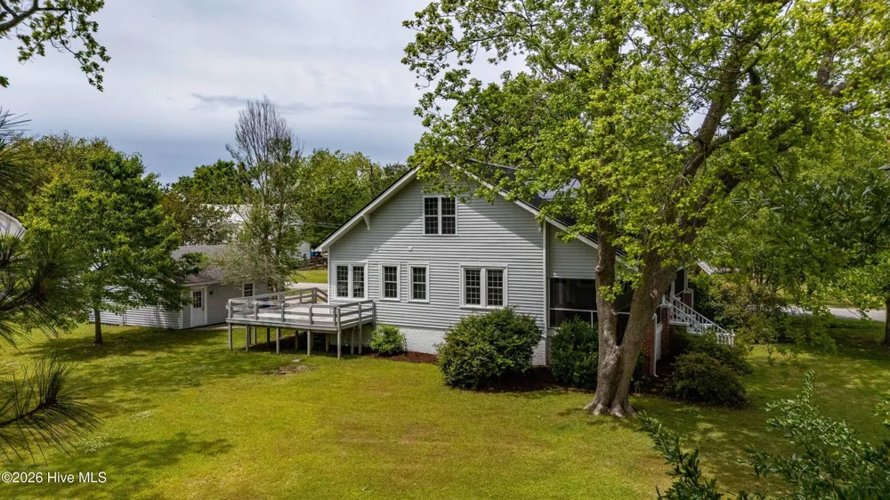 205 High Street Oriental, NC 28571
