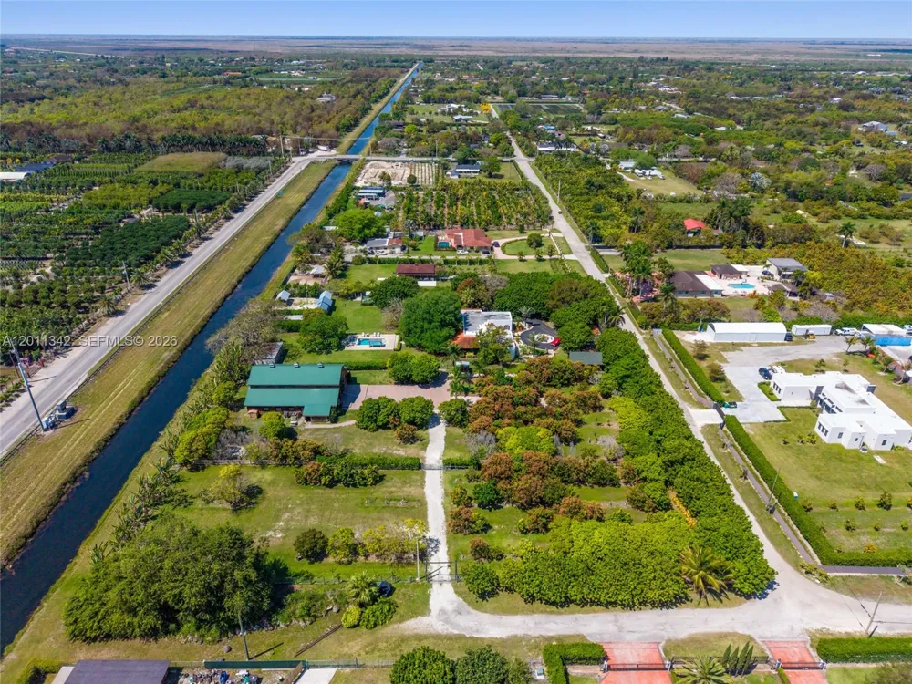 19050 SW 194th Ave Miami, FL 33187