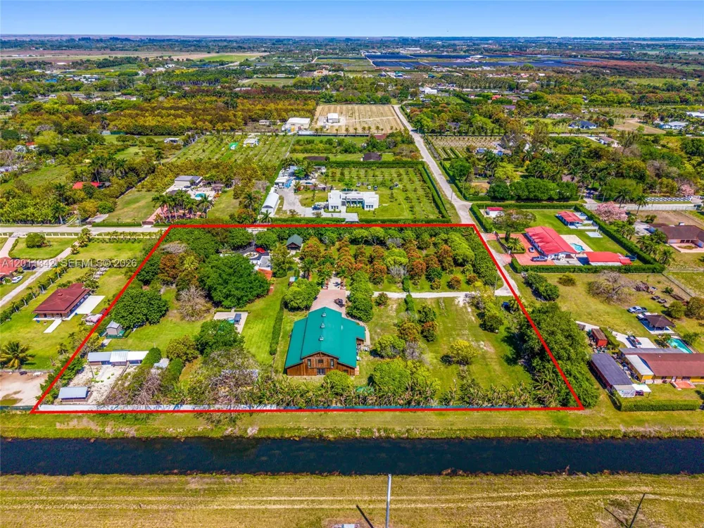 19050 SW 194th Ave Miami, FL 33187