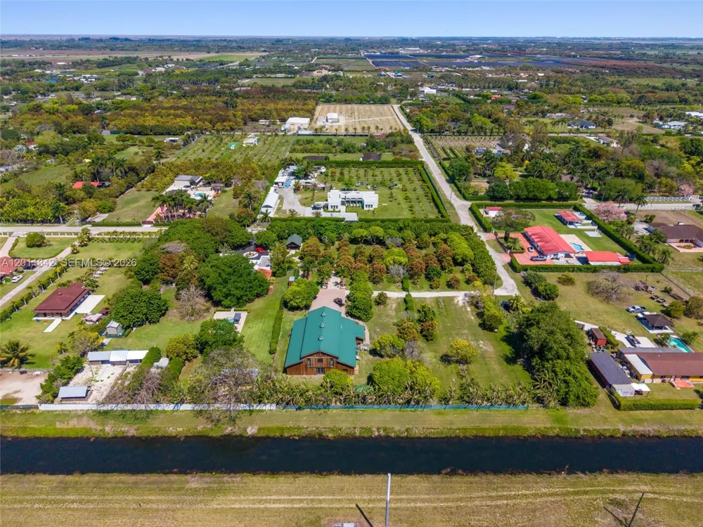 19050 SW 194th Ave Miami, FL 33187