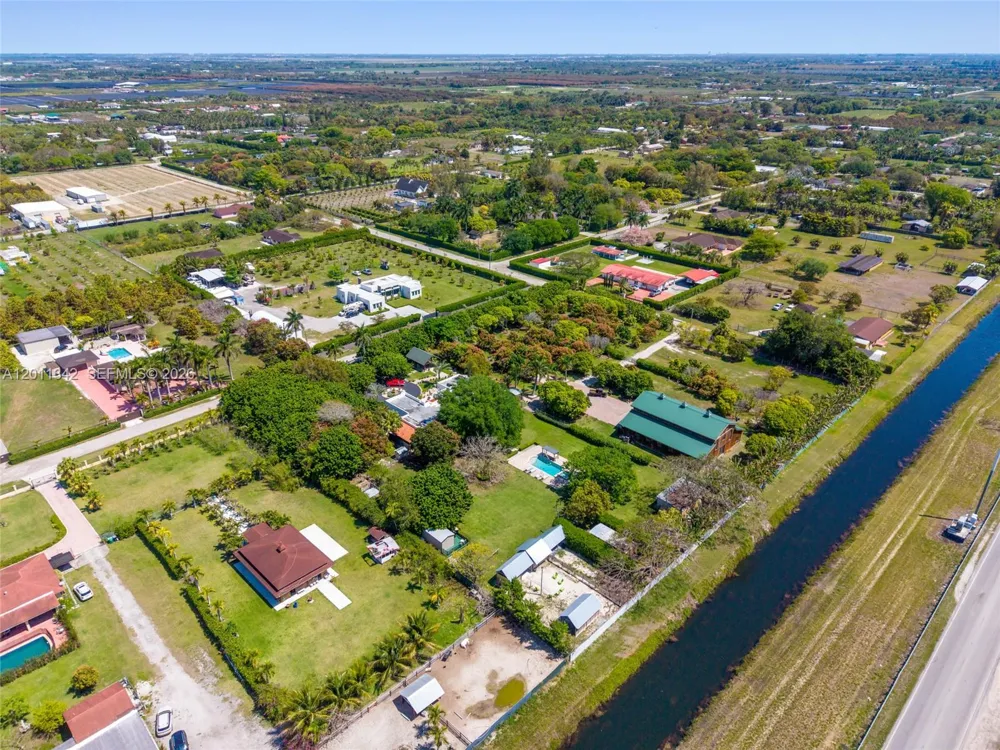 19050 SW 194th Ave Miami, FL 33187