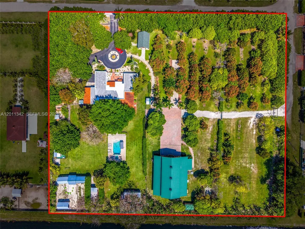19050 SW 194th Ave Miami, FL 33187