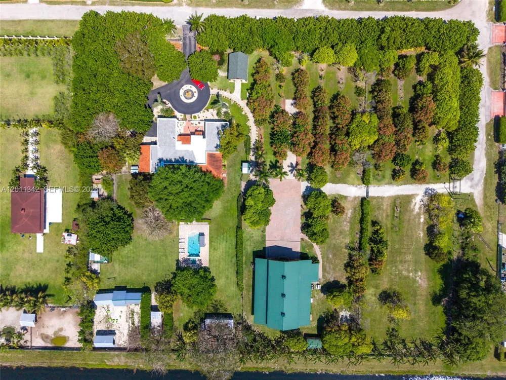 19050 SW 194th Ave Miami, FL 33187