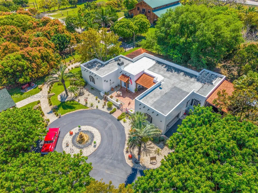 19050 SW 194th Ave Miami, FL 33187