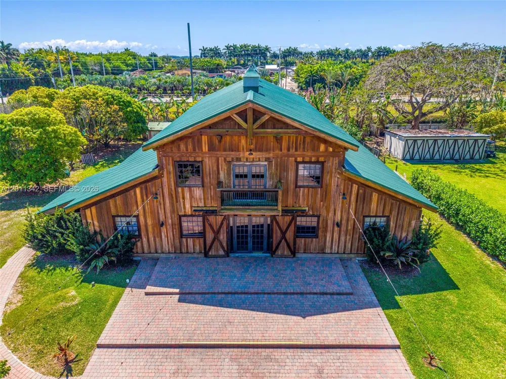 19050 SW 194th Ave Miami, FL 33187