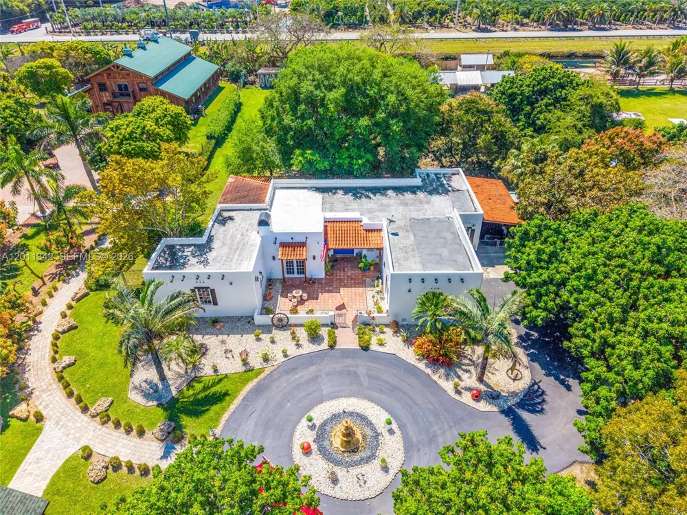 19050 SW 194th Ave Miami, FL 33187