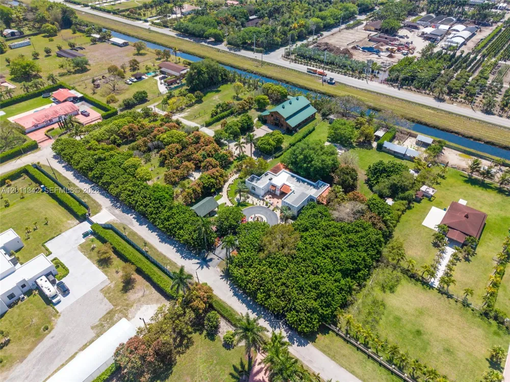 19050 SW 194th Ave Miami, FL 33187
