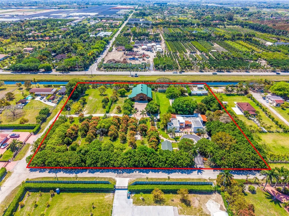 19050 SW 194th Ave Miami, FL 33187