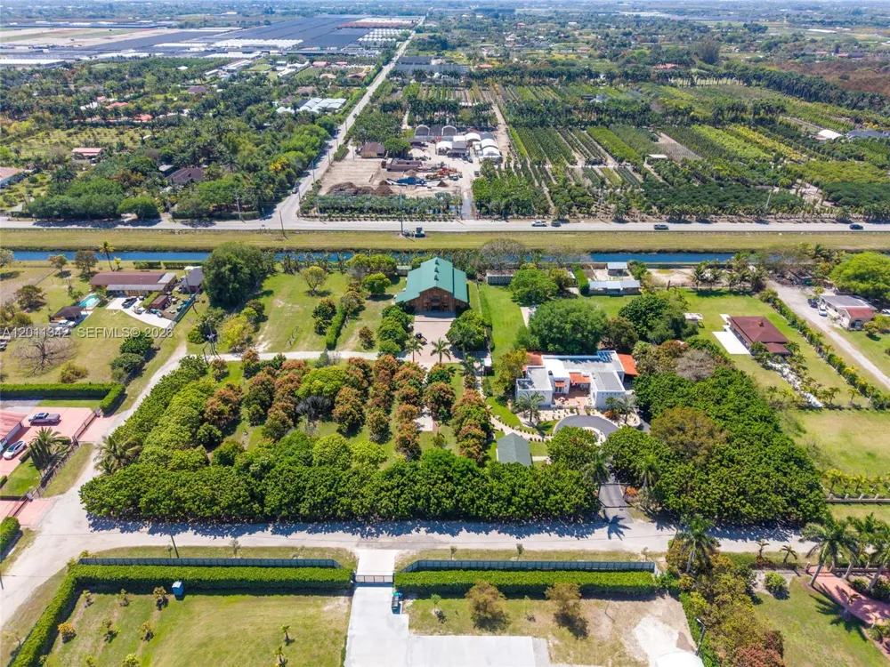 19050 SW 194th Ave Miami, FL 33187