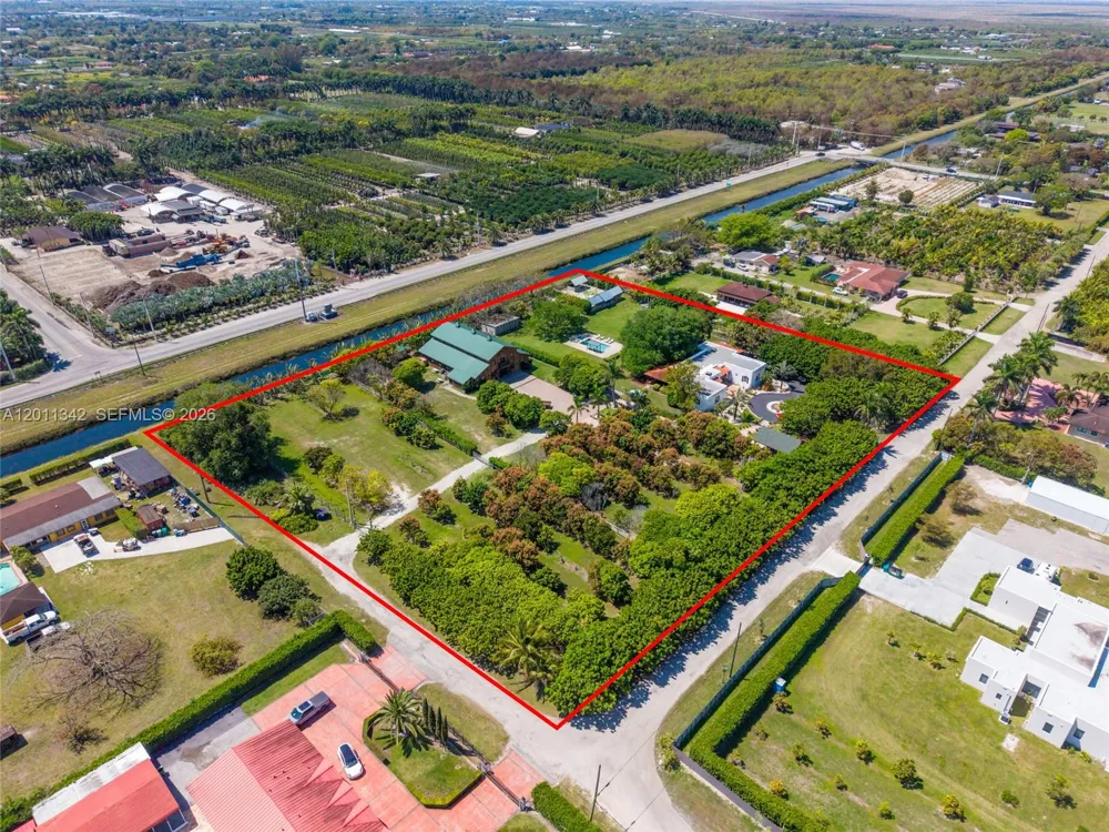 19050 SW 194th Ave Miami, FL 33187