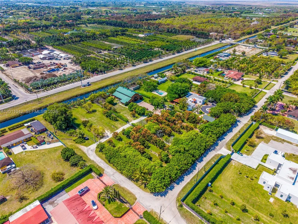 19050 SW 194th Ave Miami, FL 33187