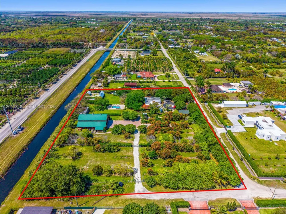 19050 SW 194th Ave Miami, FL 33187