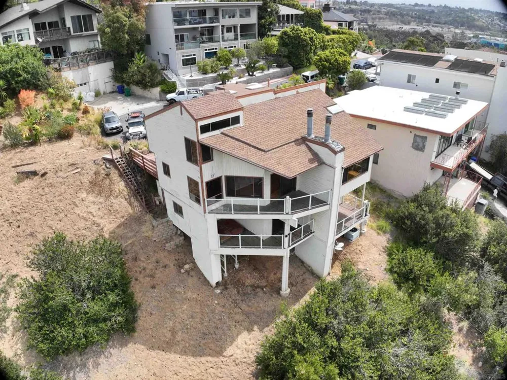 2415 La France St. San Diego, CA 92109