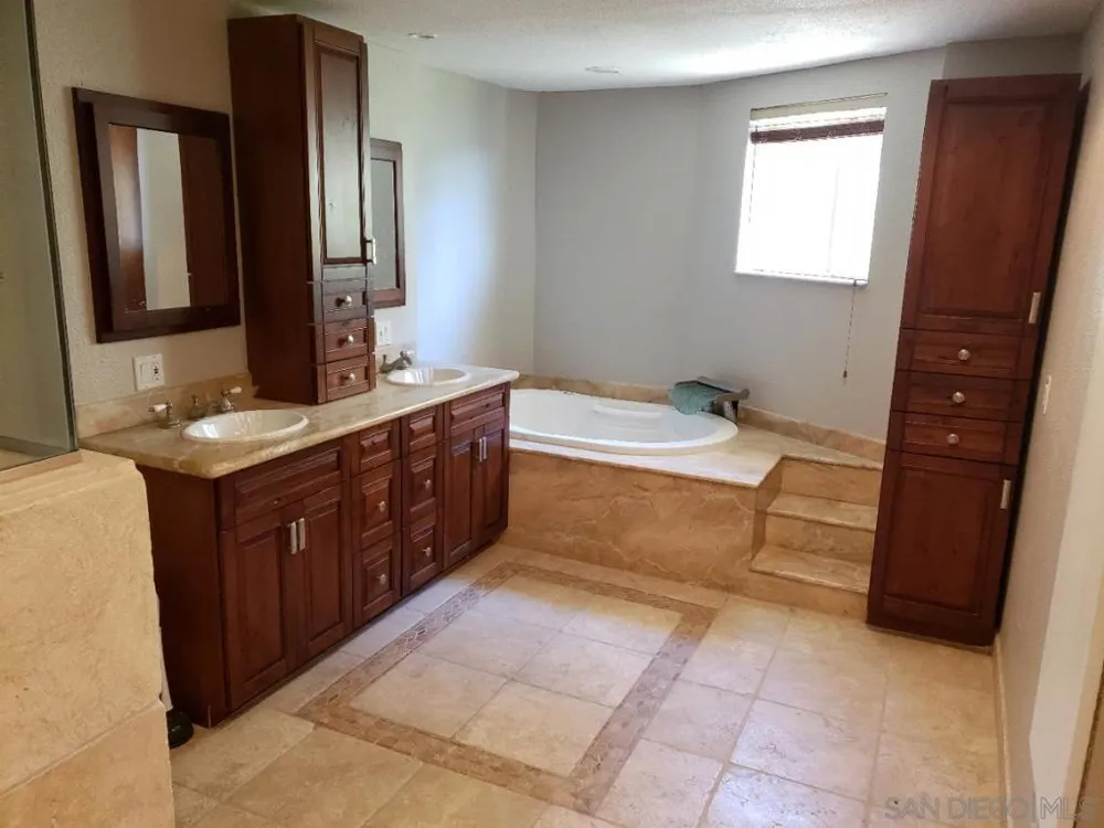 2415 La France St. San Diego, CA 92109