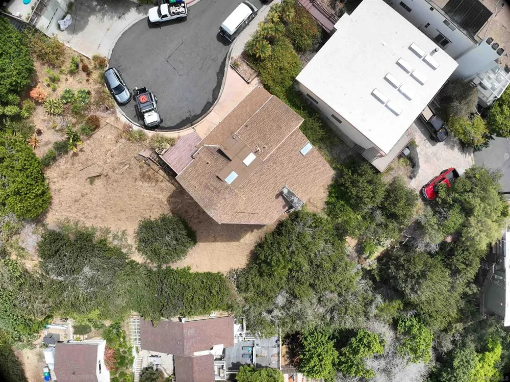 2415 La France St. San Diego, CA 92109