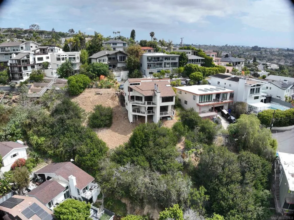 2415 La France St. San Diego, CA 92109