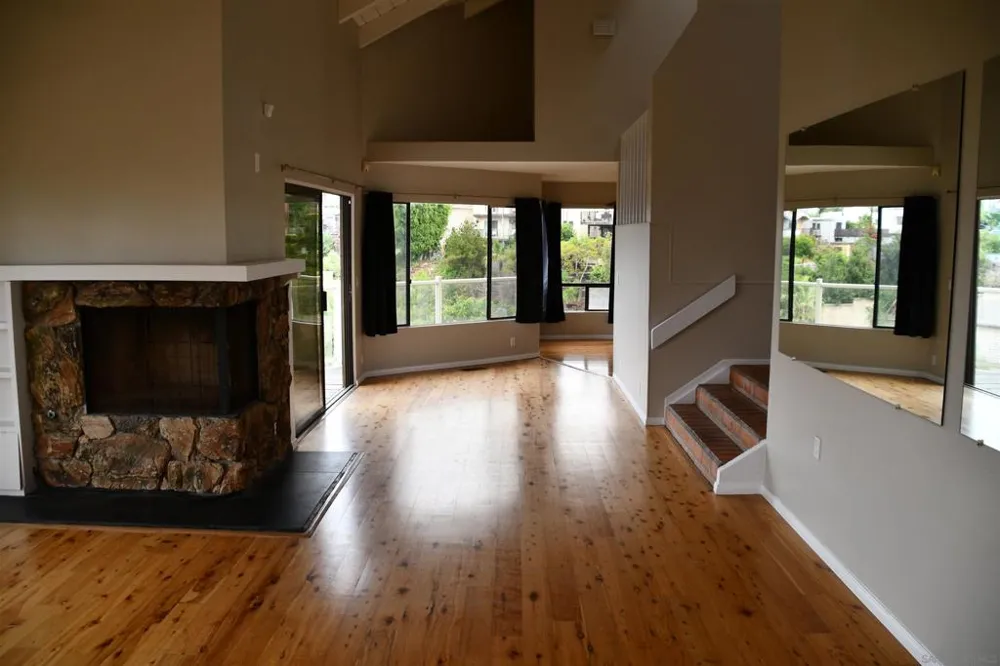 2415 La France St. San Diego, CA 92109