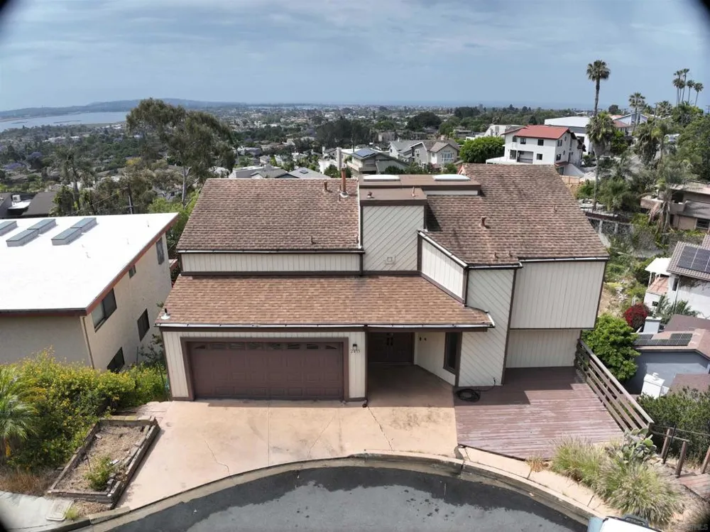2415 La France St. San Diego, CA 92109