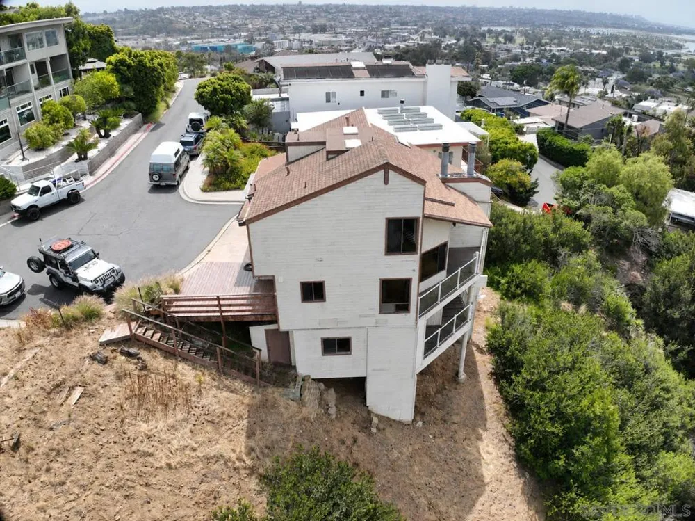 2415 La France St. San Diego, CA 92109