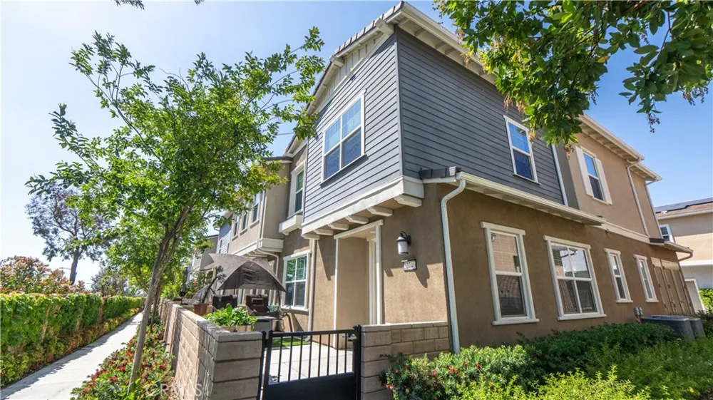 22740 Harmony Saugus, CA 91350