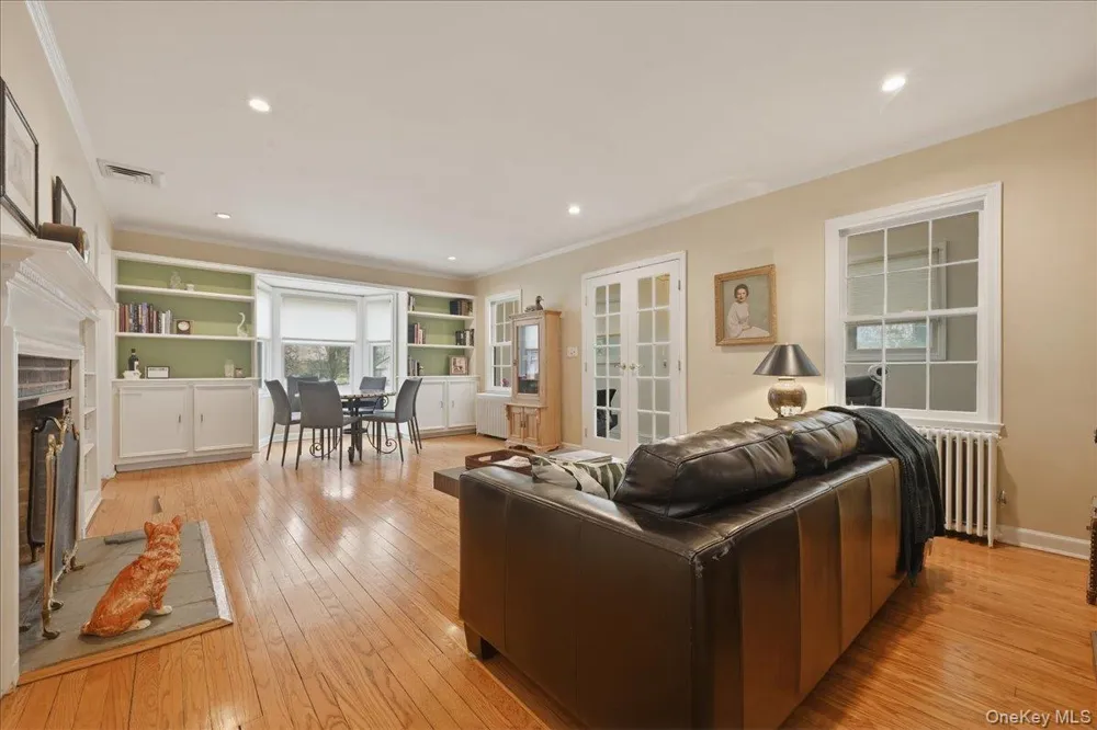 163 Elm Street Roslyn Heights, NY 11577