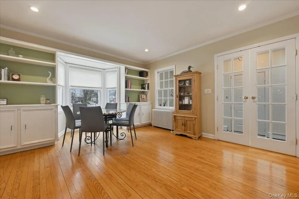 163 Elm Street Roslyn Heights, NY 11577