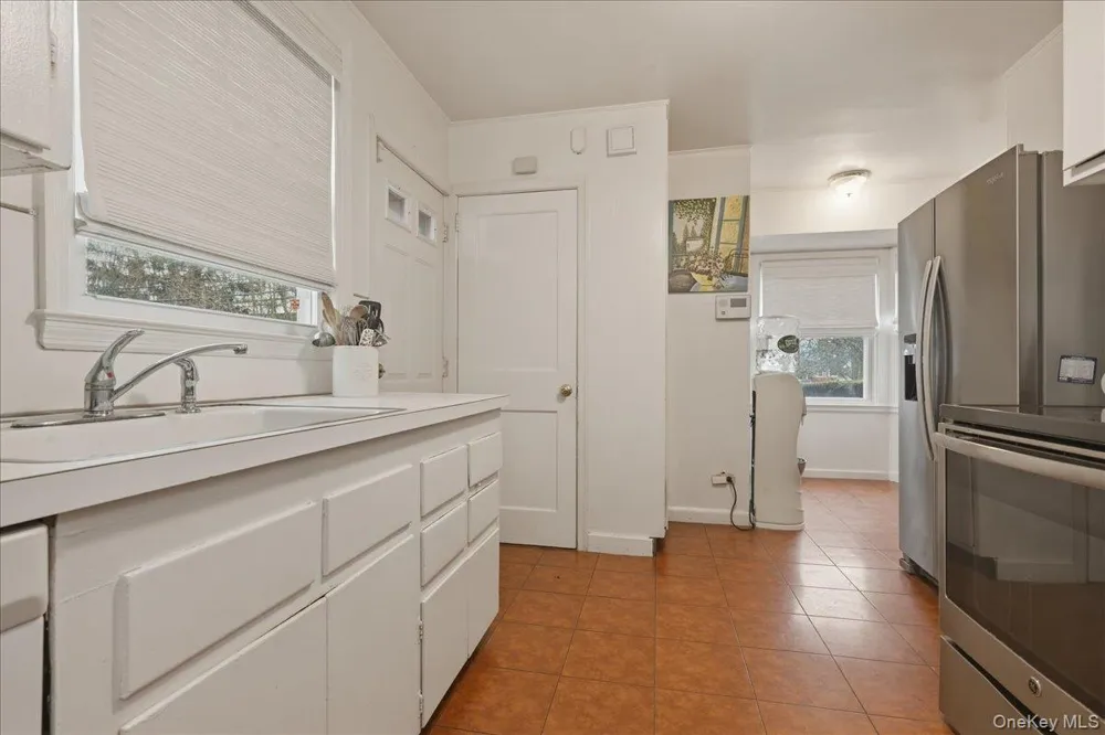 163 Elm Street Roslyn Heights, NY 11577