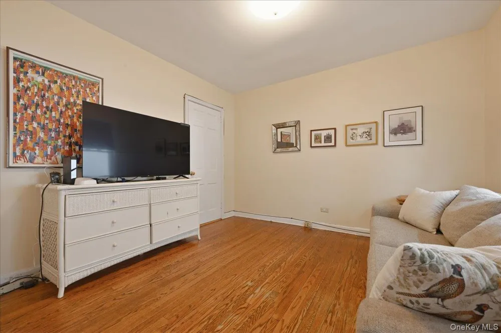 163 Elm Street Roslyn Heights, NY 11577