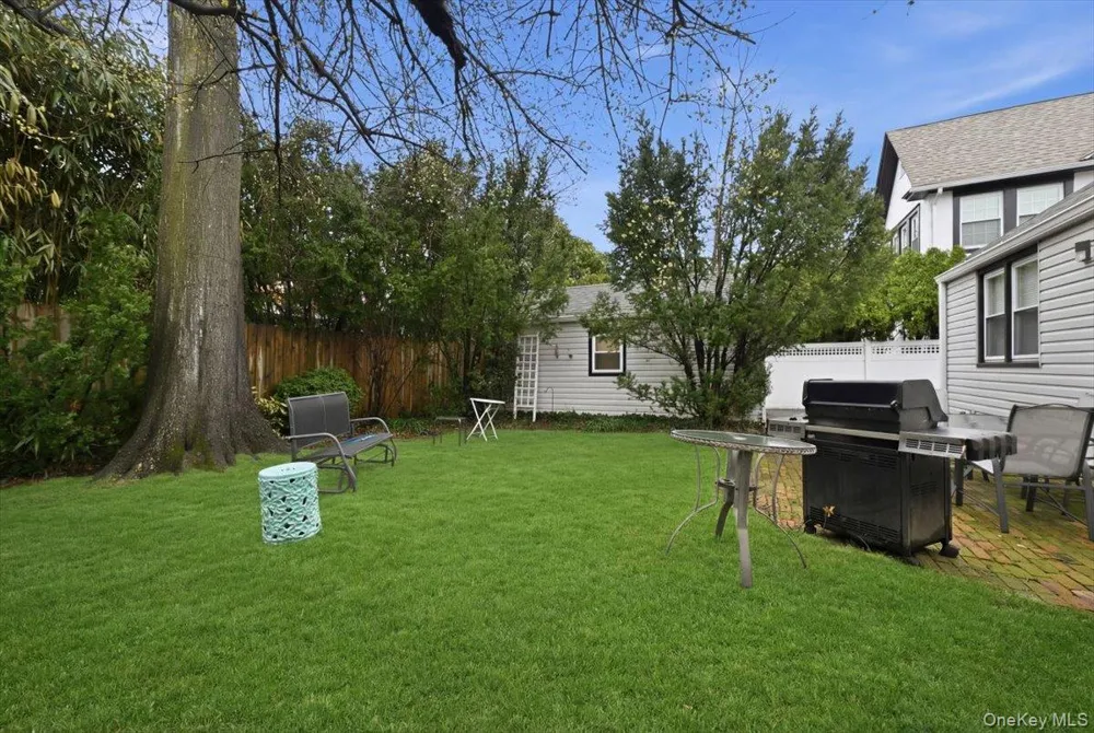 163 Elm Street Roslyn Heights, NY 11577