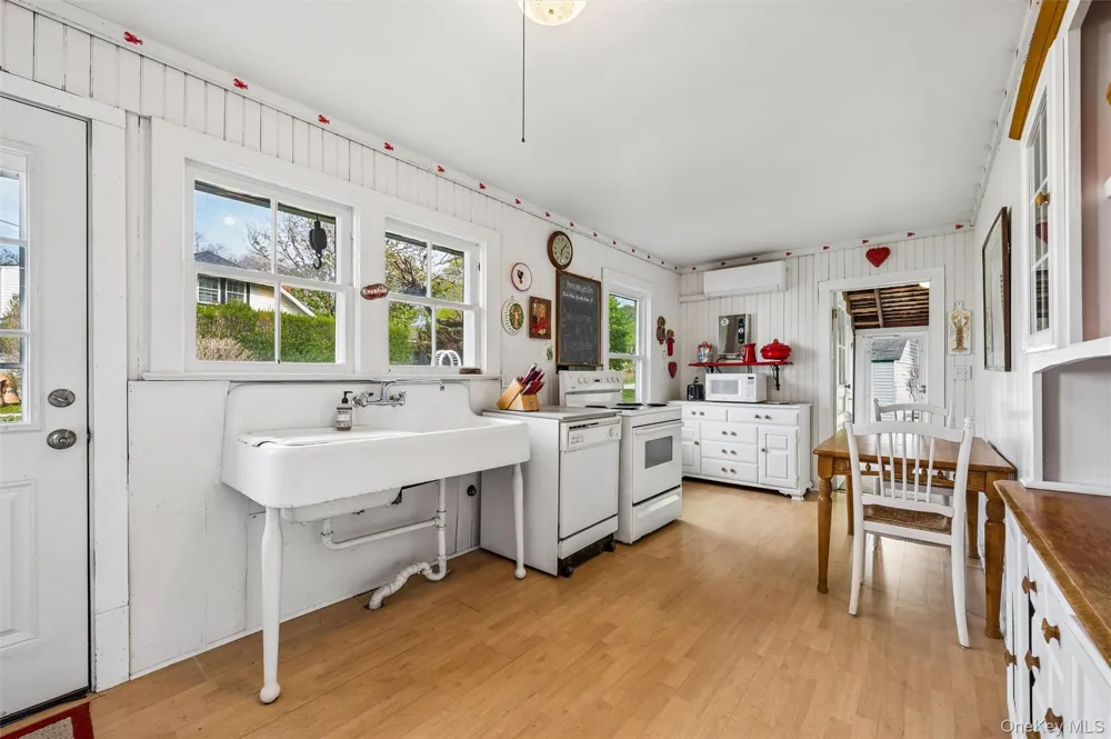 21 Walk Riverhead, NY 11901